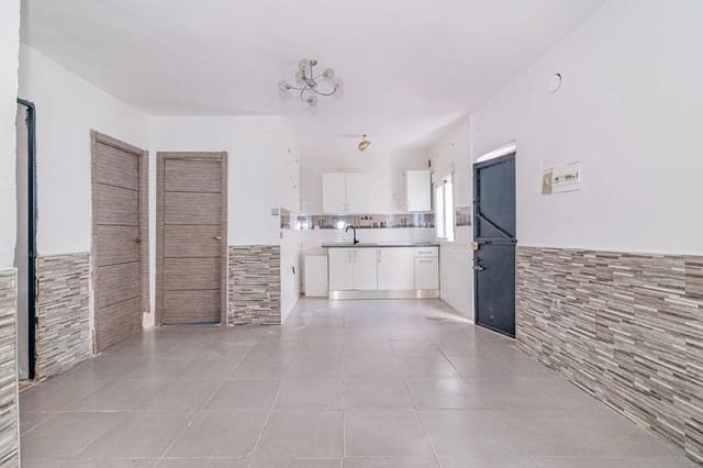 3 slaapkamer Halfvrijstaande villa te koop in Albaicin, Granada stad - € 99.900 (Ref: 9870298)