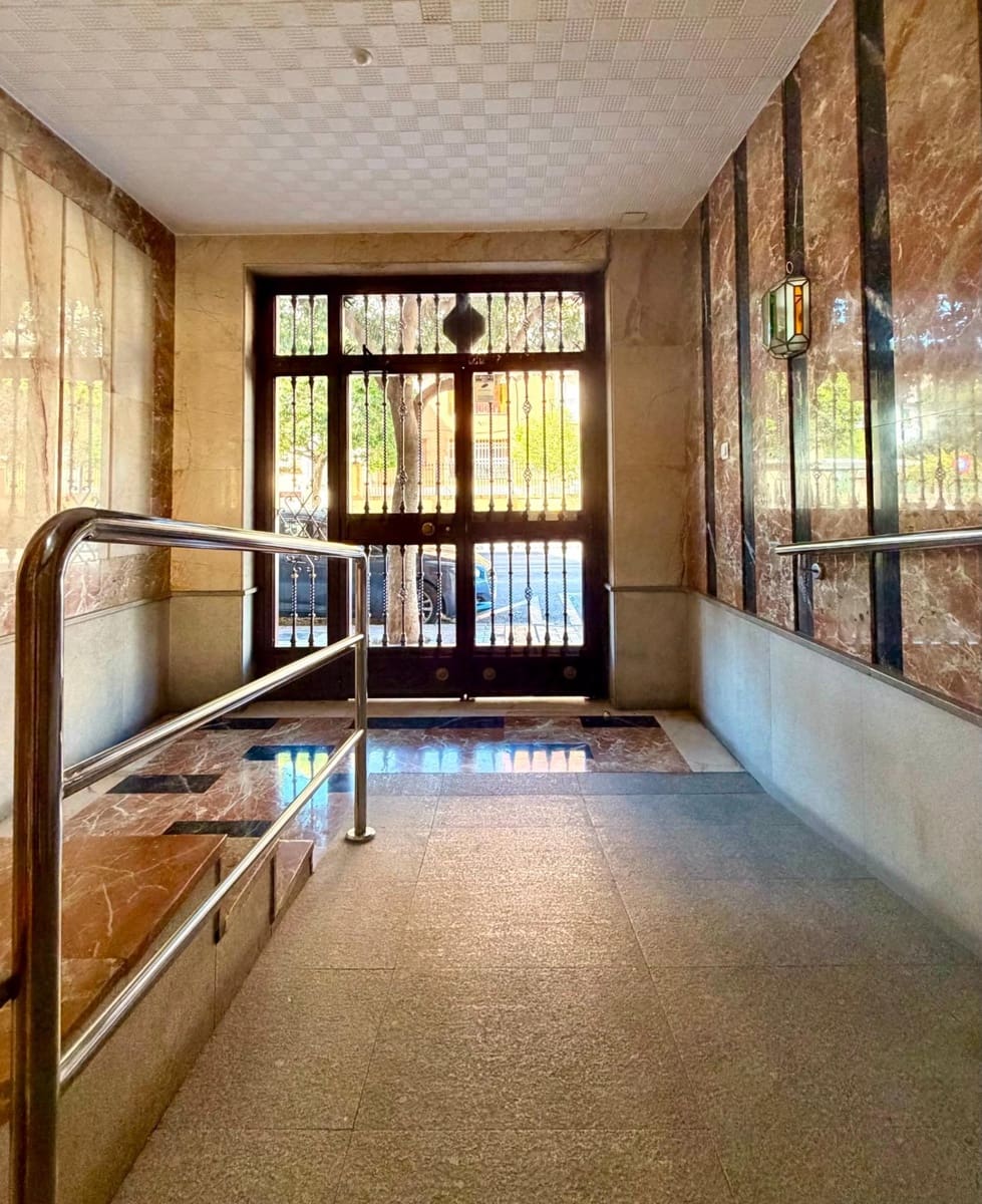 3 soveværelse Lejlighed til salg i Granada by - € 230.000 (Ref: 9882092)