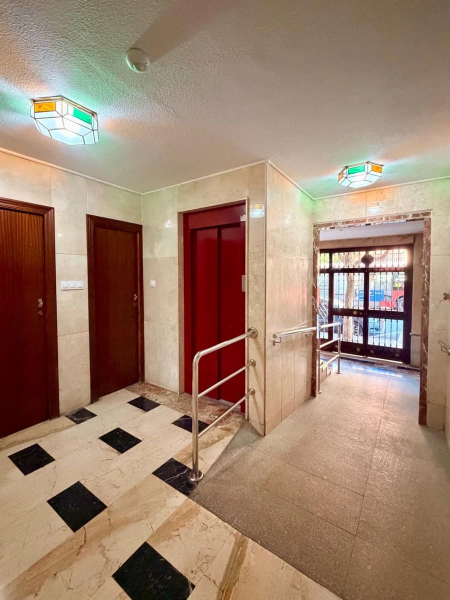 3 soveværelse Lejlighed til salg i Granada by - € 230.000 (Ref: 9882092)