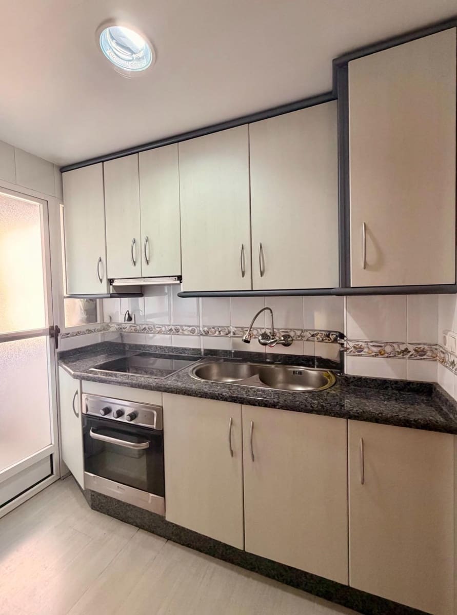 3 soveværelse Lejlighed til salg i Granada by - € 230.000 (Ref: 9882092)