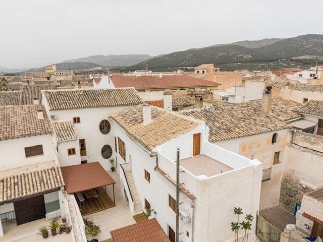 7 bedroom Villa for sale in Huescar with garage - € 649,000 (Ref: 9889008)