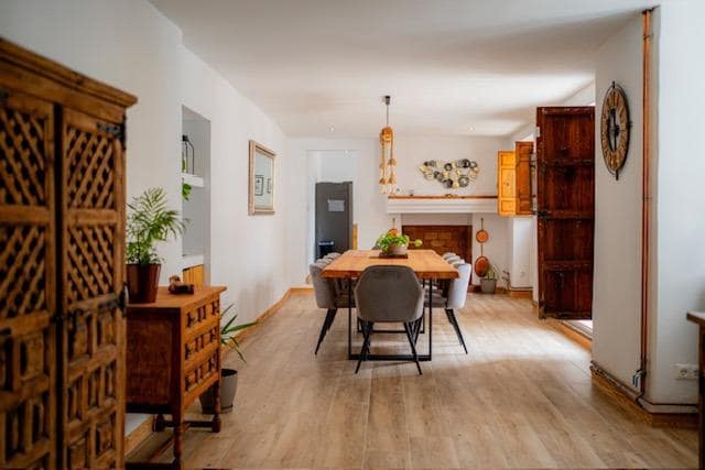 7 bedroom Villa for sale in Huescar with garage - € 649,000 (Ref: 9889008)