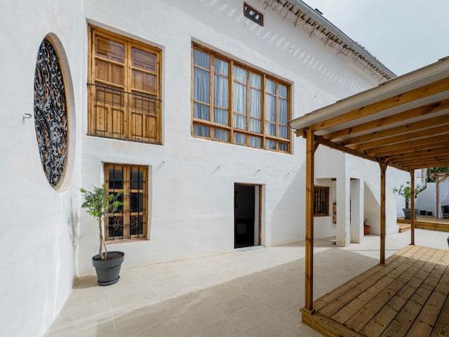 7 bedroom Villa for sale in Huescar with garage - € 649,000 (Ref: 9889008)