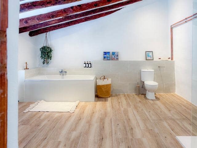 7 bedroom Villa for sale in Huescar with garage - € 649,000 (Ref: 9889008)