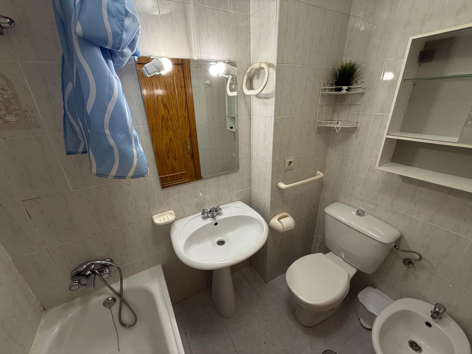 1 sovrum Lägenhet att hyra i Granada stad - 630 € (Ref: 9890568)