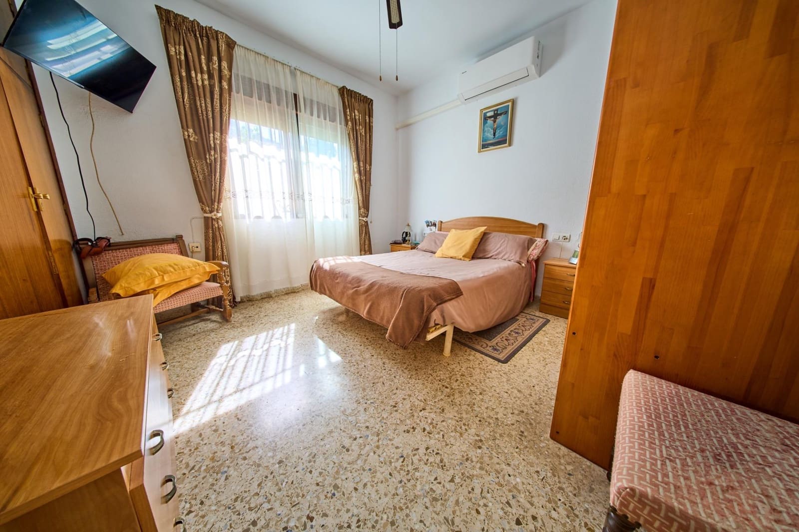 Chalet de 4 habitaciones en Alfacar en venta con piscina garaje - 295.000 € (Ref: 9890570)