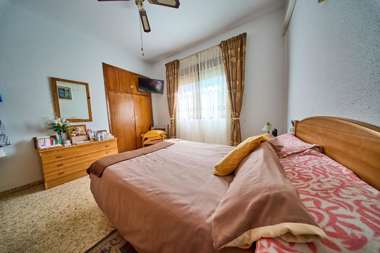 Chalet de 4 habitaciones en Alfacar en venta con piscina garaje - 295.000 € (Ref: 9890570)