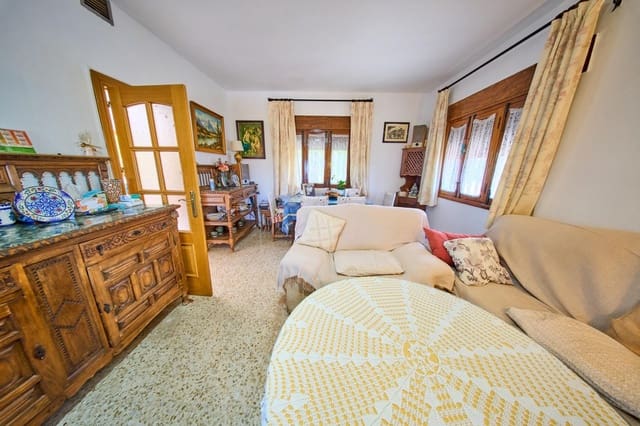 4 bedroom Villa for sale in Alfacar with pool garage - € 295,000 (Ref: 9890570)