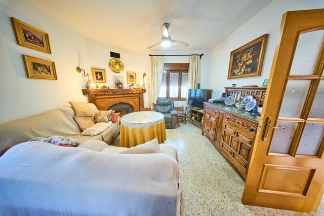 4 bedroom Villa for sale in Alfacar with pool garage - € 295,000 (Ref: 9890570)