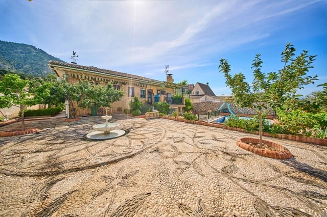 4 bedroom Villa for sale in Alfacar with pool garage - € 295,000 (Ref: 9890570)