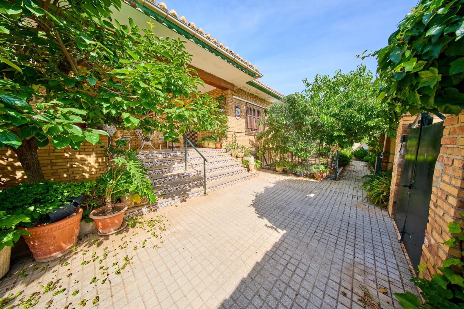 Chalet de 4 habitaciones en Alfacar en venta con piscina garaje - 295.000 € (Ref: 9890570)