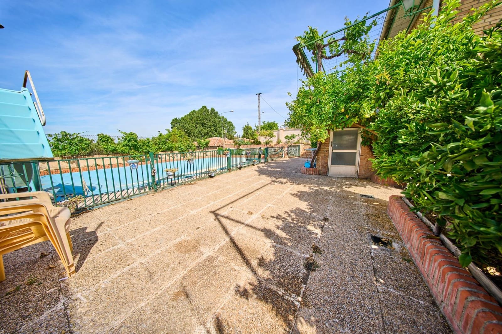 Chalet de 4 habitaciones en Alfacar en venta con piscina garaje - 295.000 € (Ref: 9890570)