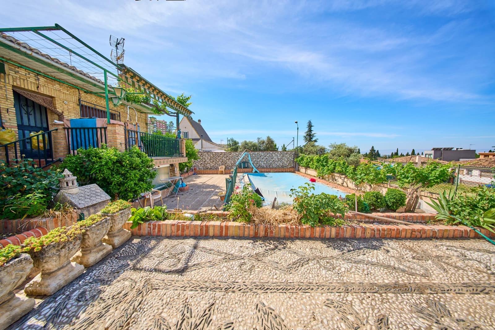 Chalet de 4 habitaciones en Alfacar en venta con piscina garaje - 295.000 € (Ref: 9890570)