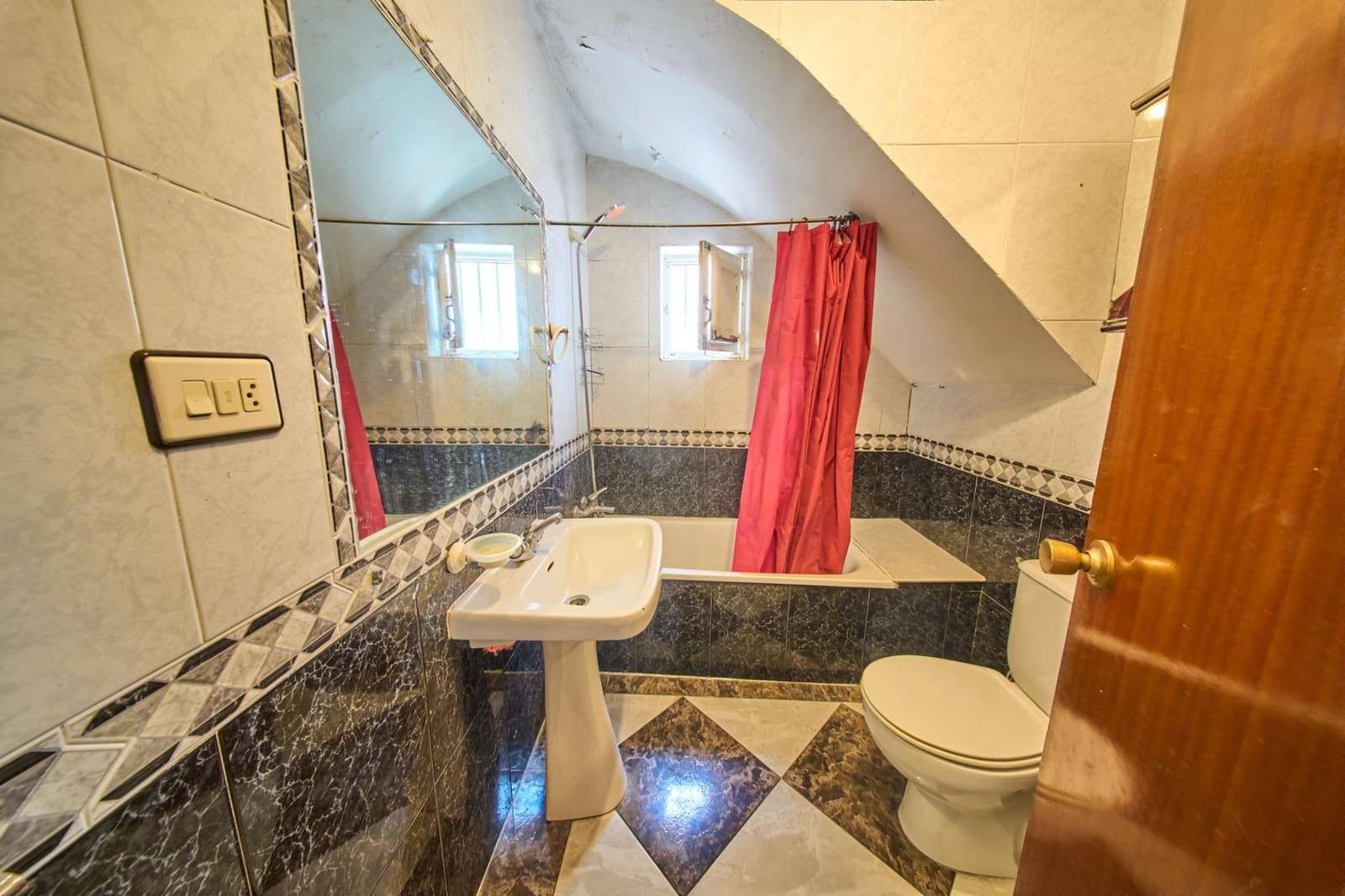 5 sovrum Radhus till salu i Granada stad - 298 000 € (Ref: 9892550)