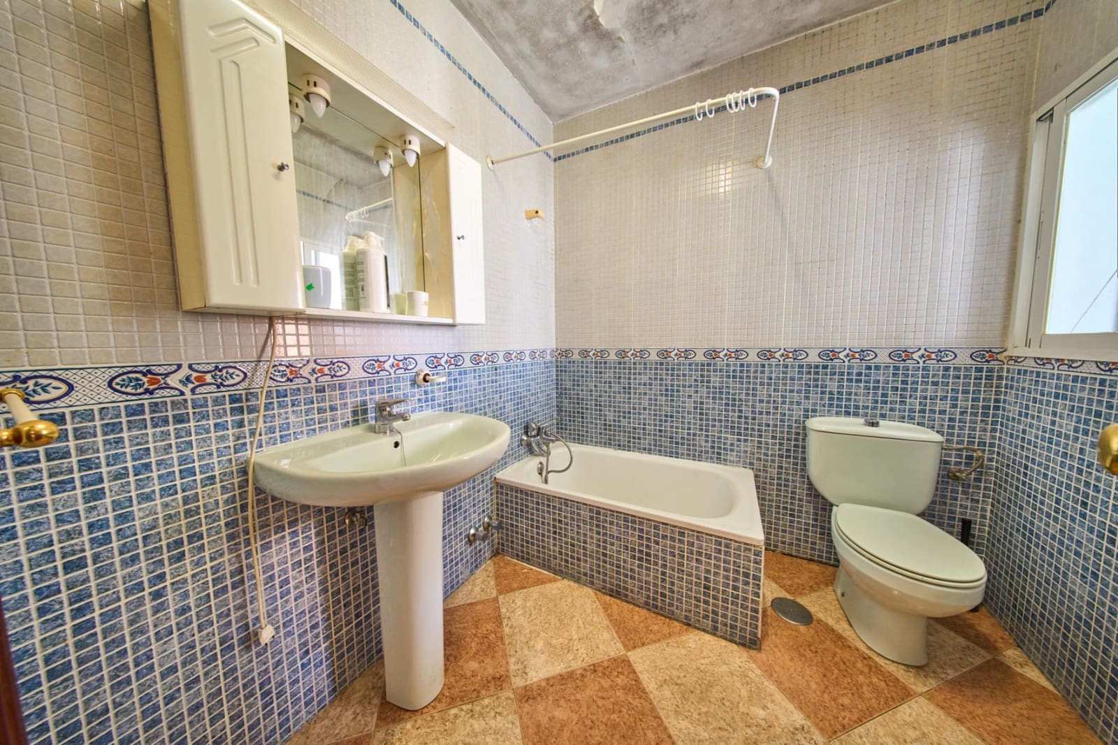 5 sovrum Radhus till salu i Granada stad - 298 000 € (Ref: 9892550)