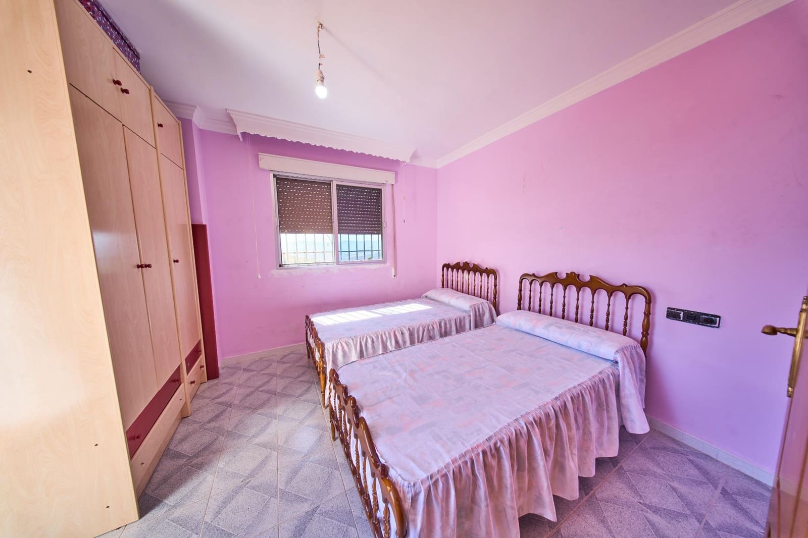 3 bedroom Villa for sale in Nivar with pool garage - € 370,000 (Ref: 9894080)