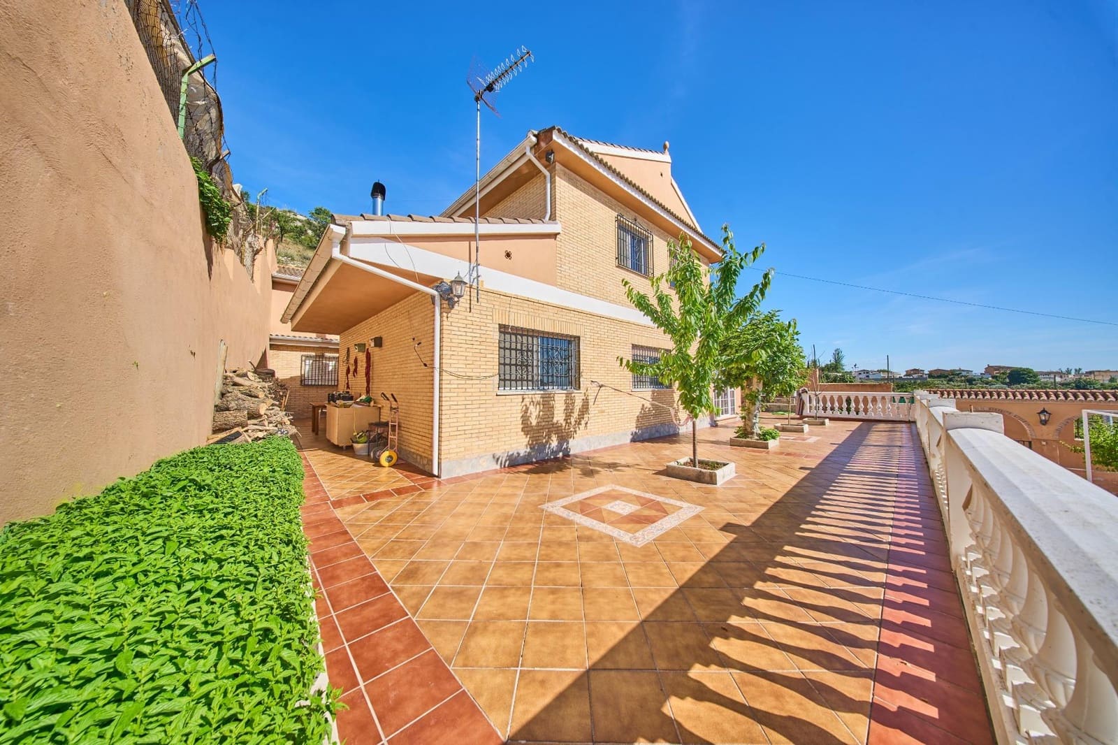 3 bedroom Villa for sale in Nivar with pool garage - € 370,000 (Ref: 9894080)