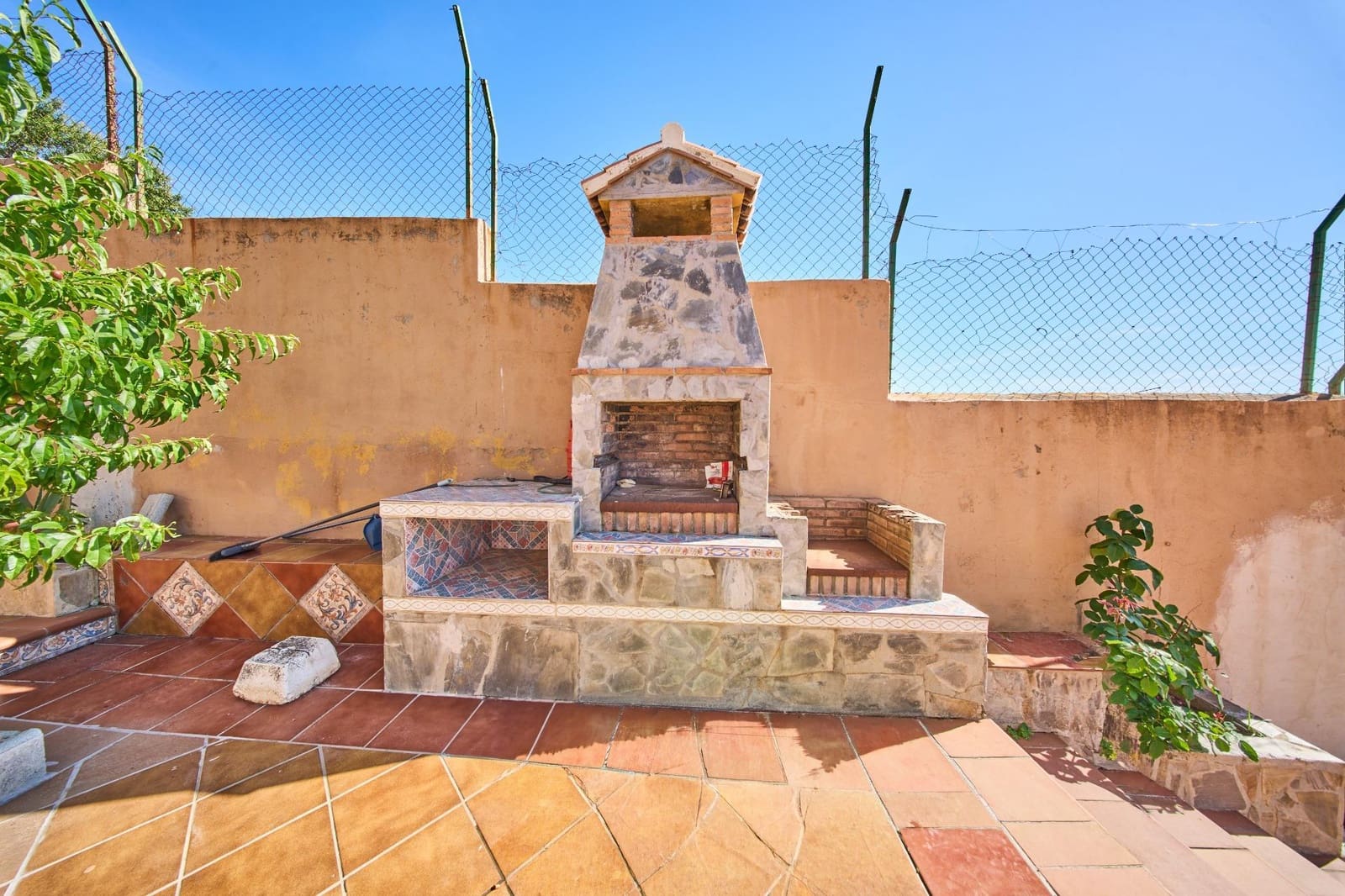 3 bedroom Villa for sale in Nivar with pool garage - € 370,000 (Ref: 9894080)