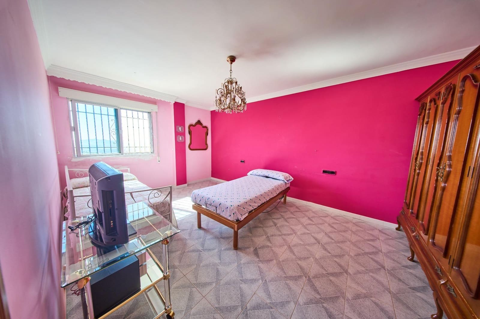 3 bedroom Villa for sale in Nivar with pool garage - € 370,000 (Ref: 9894080)