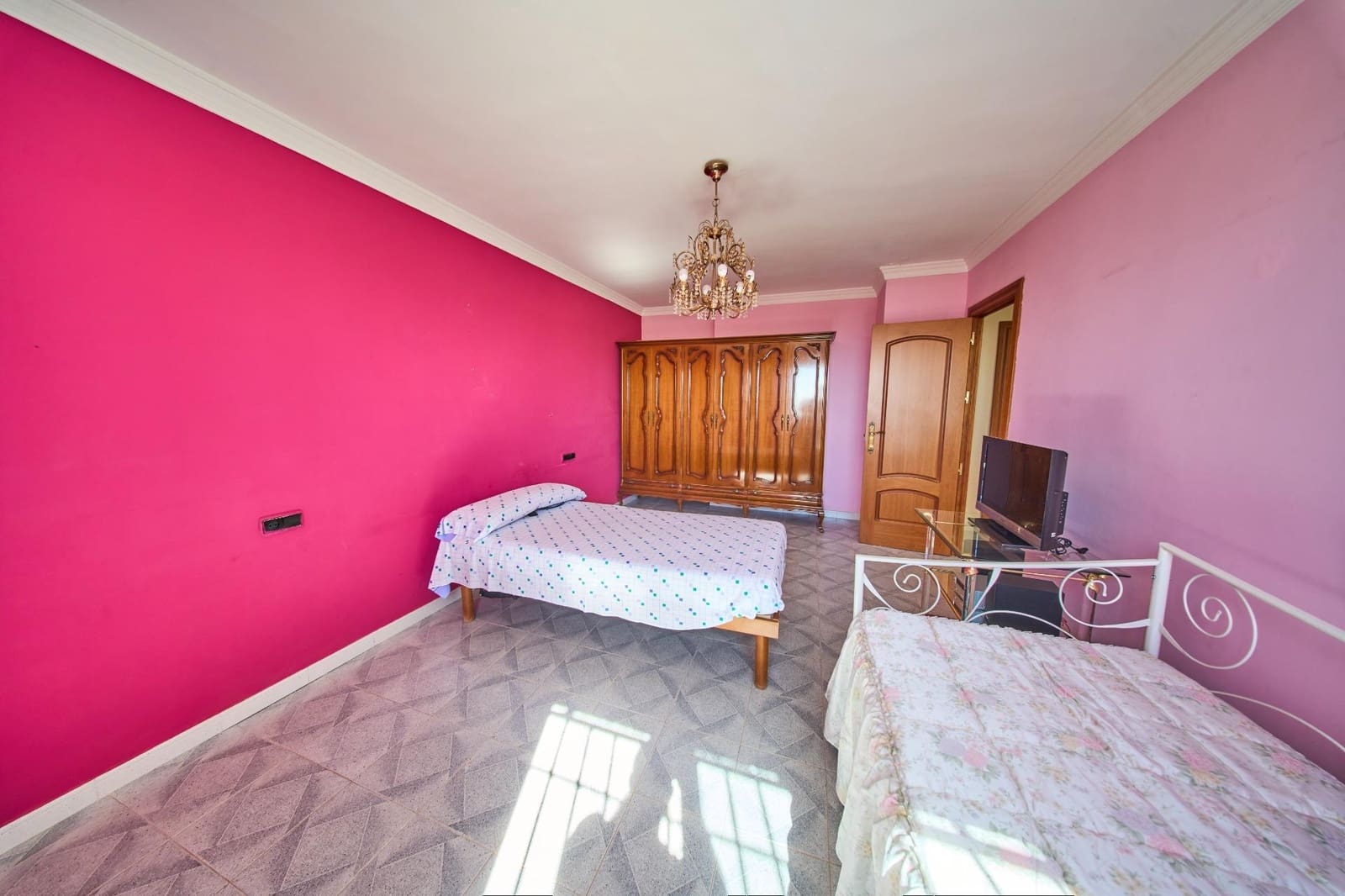 3 bedroom Villa for sale in Nivar with pool garage - € 370,000 (Ref: 9894080)