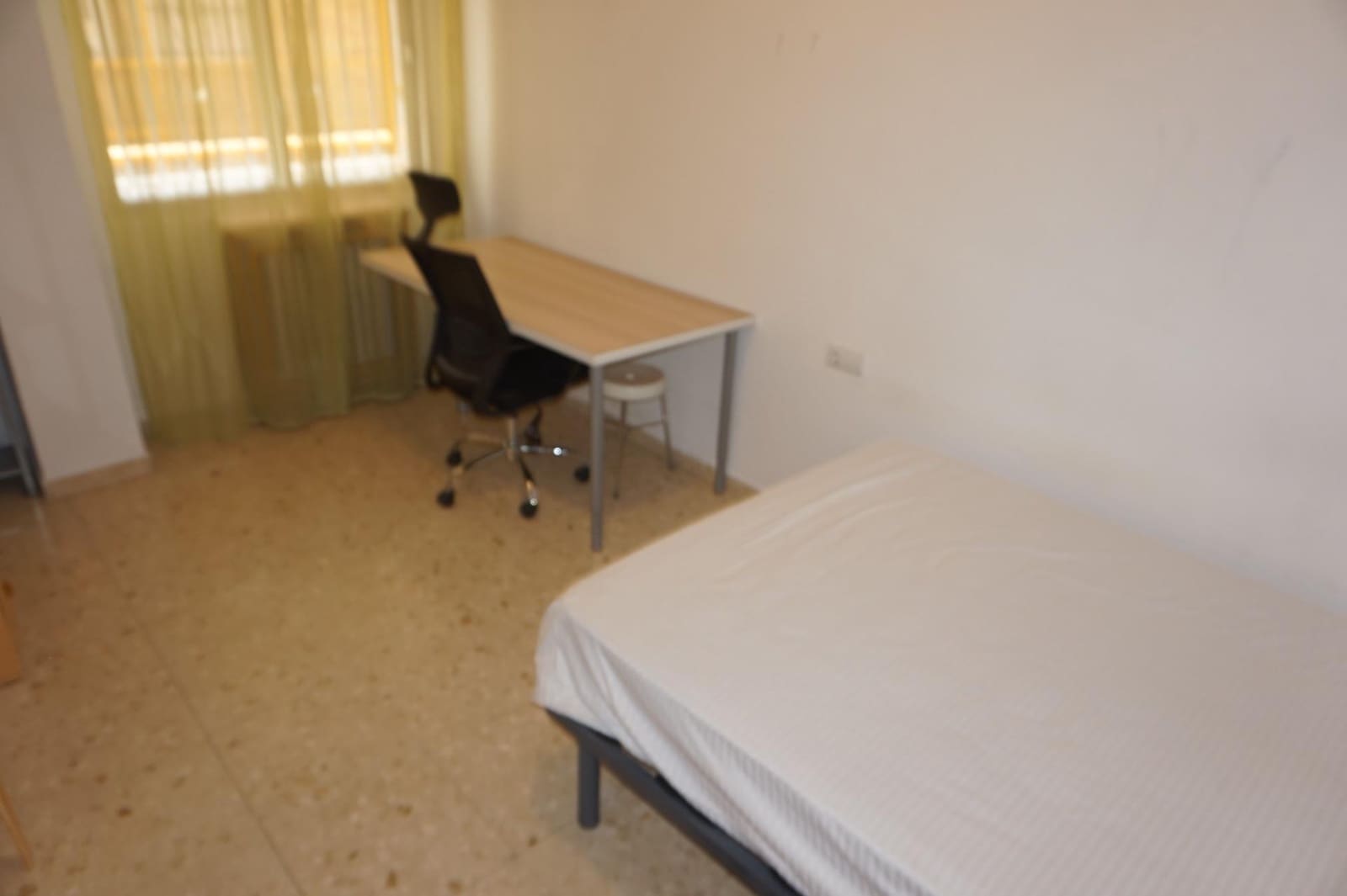 Appartement de 3 chambres à louer à Grenade ville - 1 200 € (Ref: 9894081)
