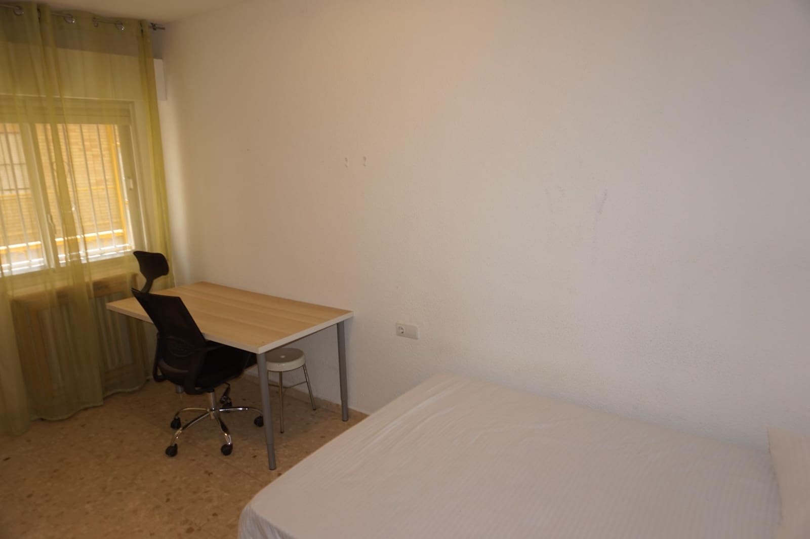 Appartement de 3 chambres à louer à Grenade ville - 1 200 € (Ref: 9894081)