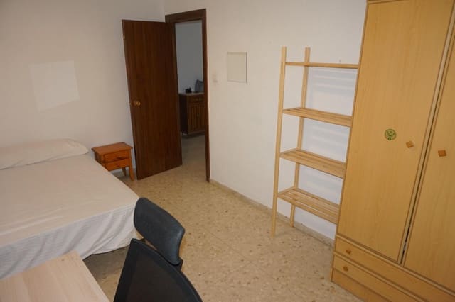 3 makuuhuone Asunto vuokrattavana paikassa Centro, Granada kaupunki - 1 200 € (Ref: 9894081)