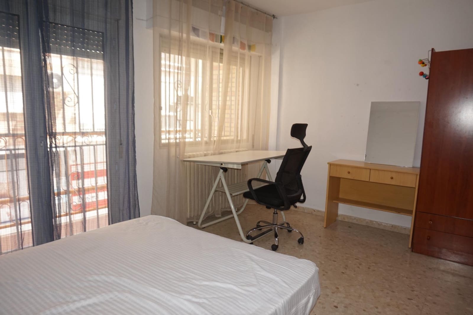 Appartement de 3 chambres à louer à Grenade ville - 1 200 € (Ref: 9894081)