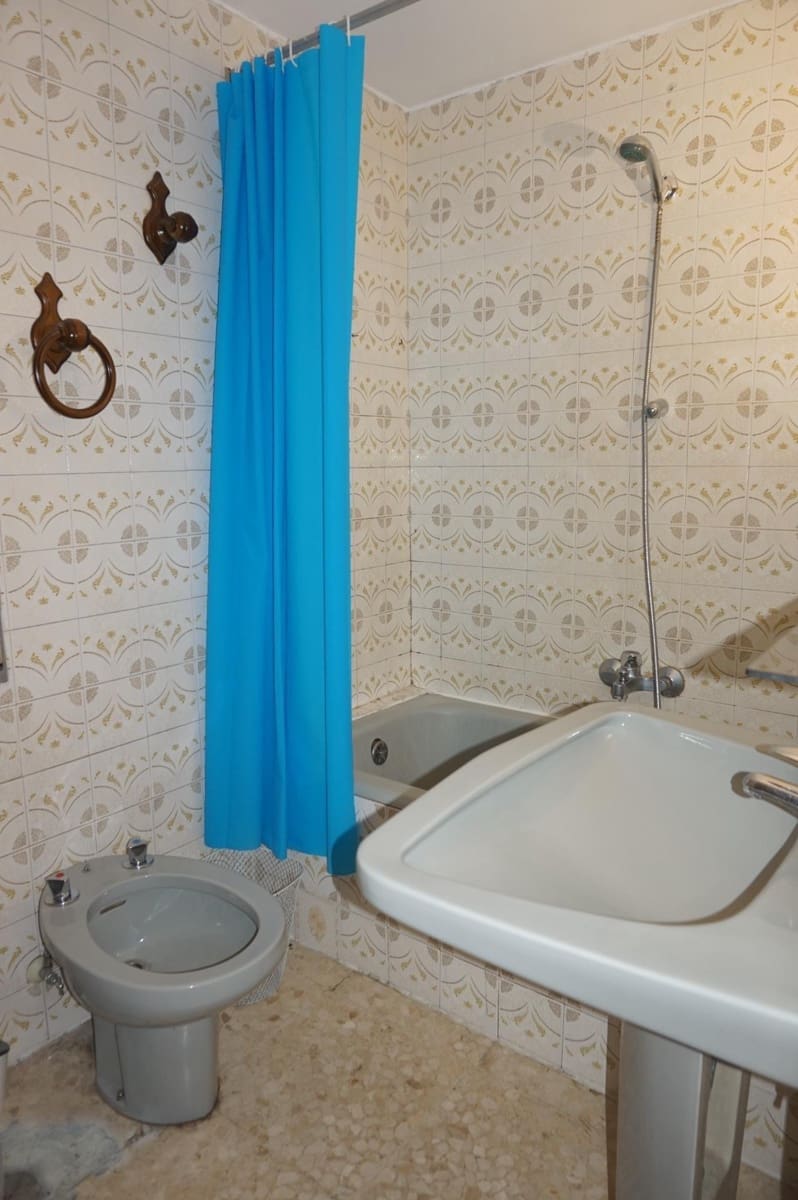 3 soveværelse Lejlighed til leje i Granada by - € 990 (Ref: 9894081)