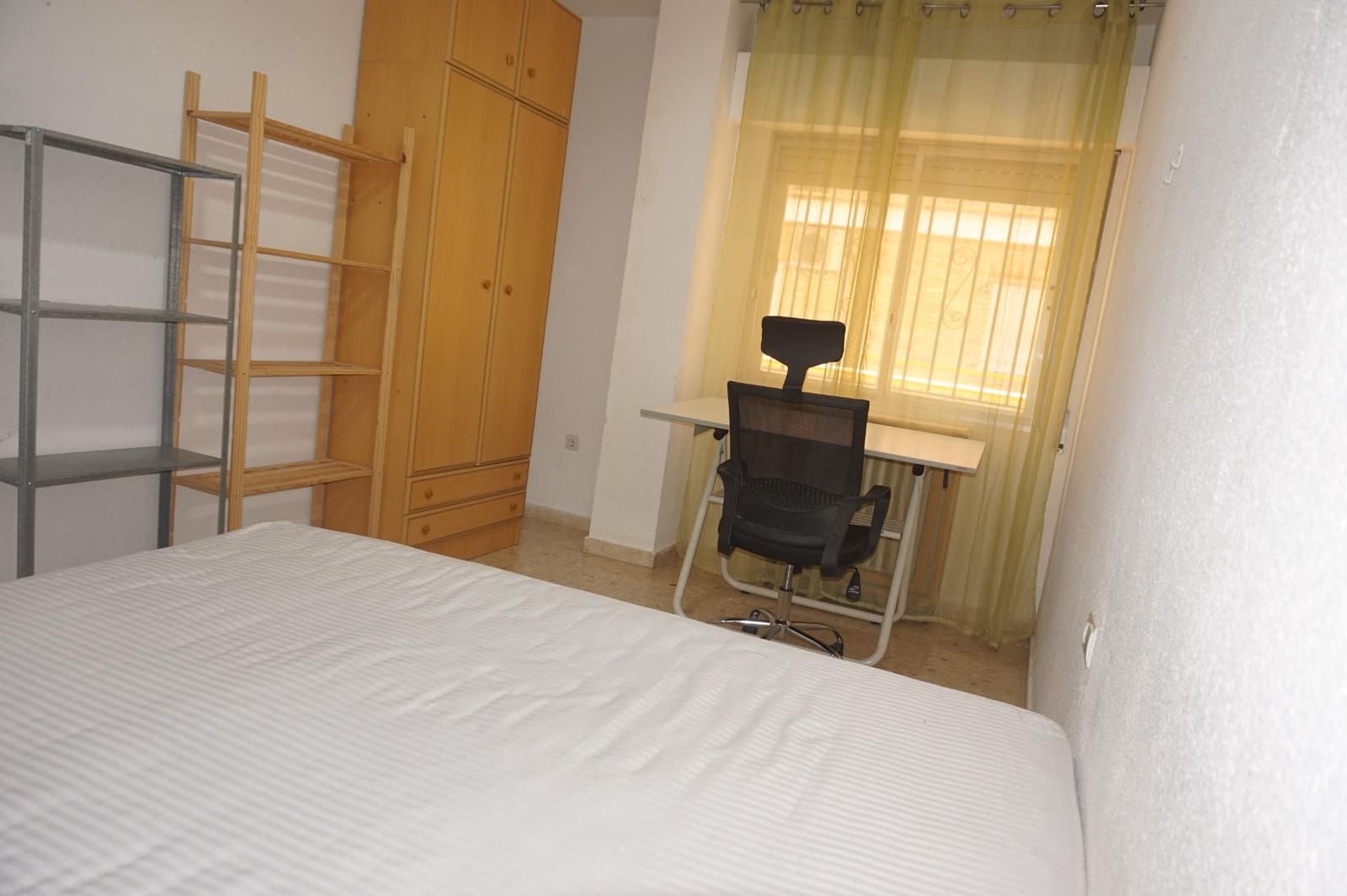 3 soveværelse Lejlighed til leje i Granada by - € 990 (Ref: 9894081)