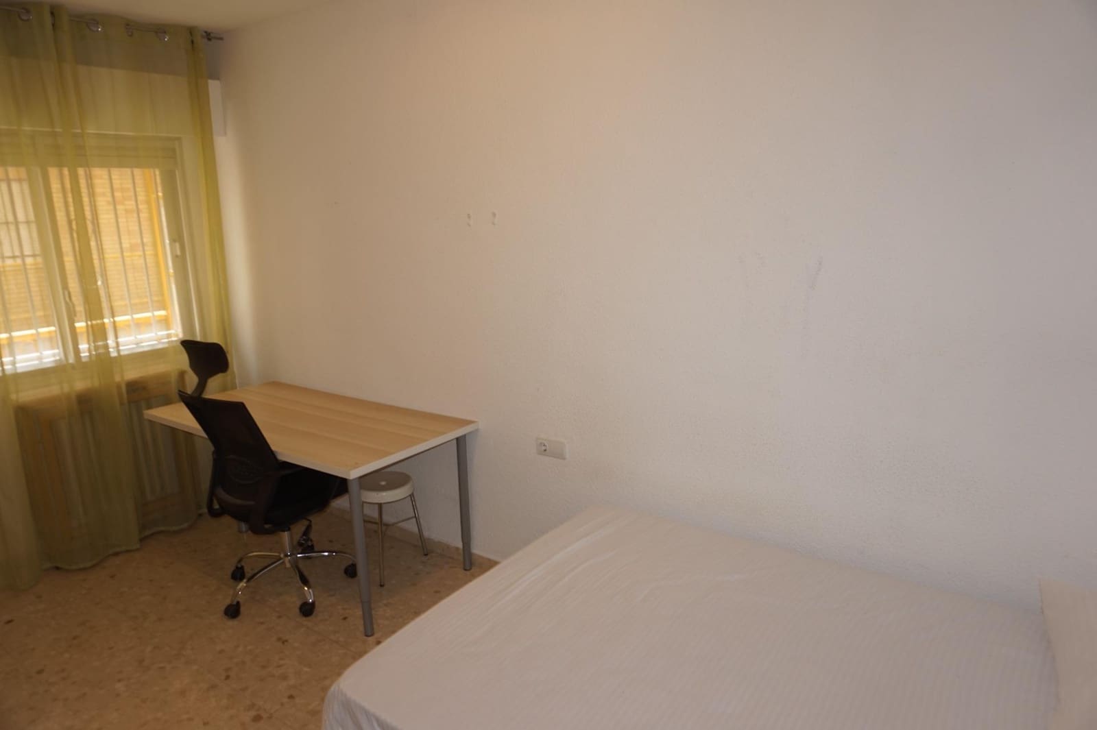 3 soveværelse Lejlighed til leje i Granada by - € 990 (Ref: 9894081)
