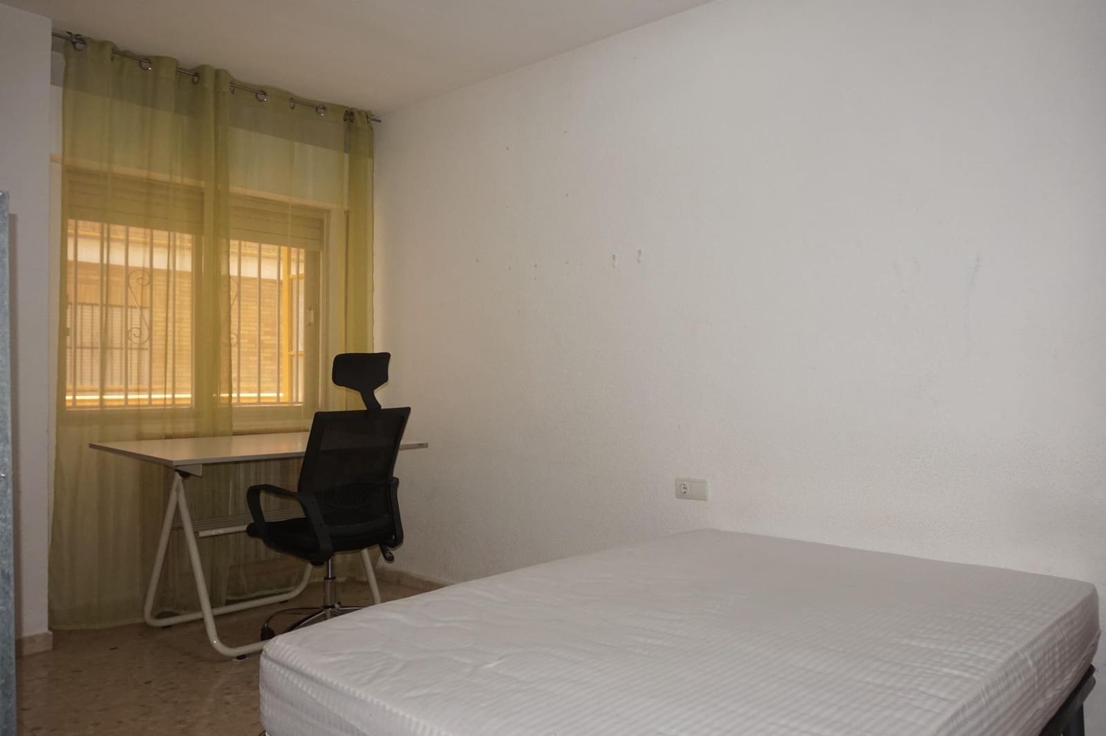 3 soveværelse Lejlighed til leje i Granada by - € 990 (Ref: 9894081)