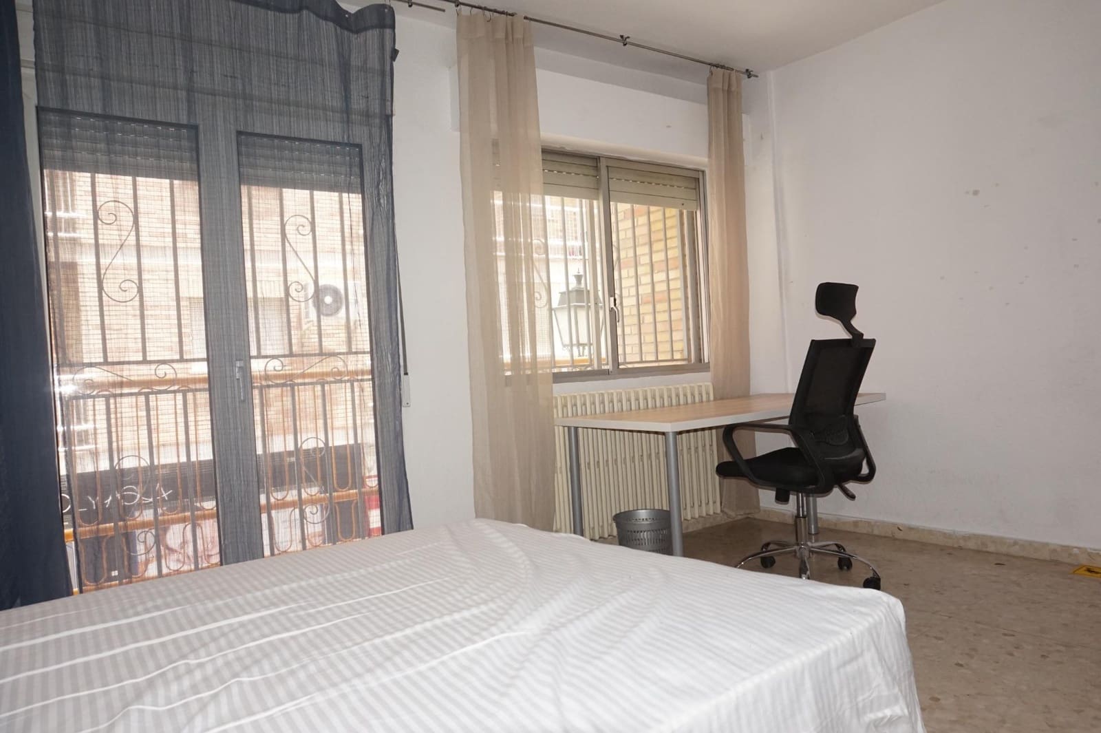 3 soveværelse Lejlighed til leje i Granada by - € 990 (Ref: 9894081)
