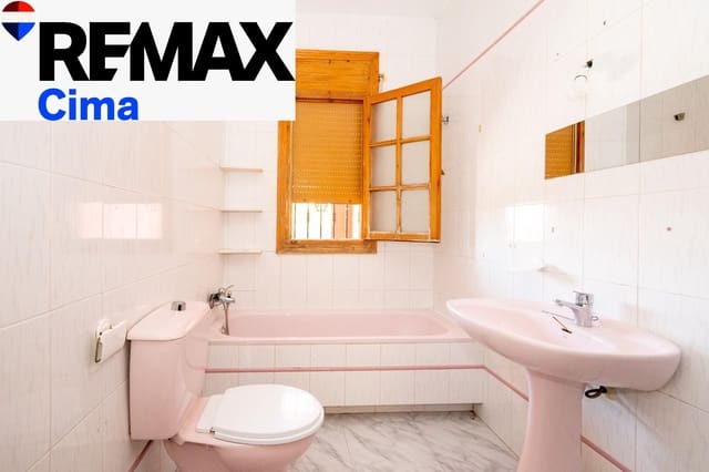 3 makuuhuone Omakotitalo myytävänä paikassa Baza mukana 
autotalli - 95 000 € (Ref: 9896523)
