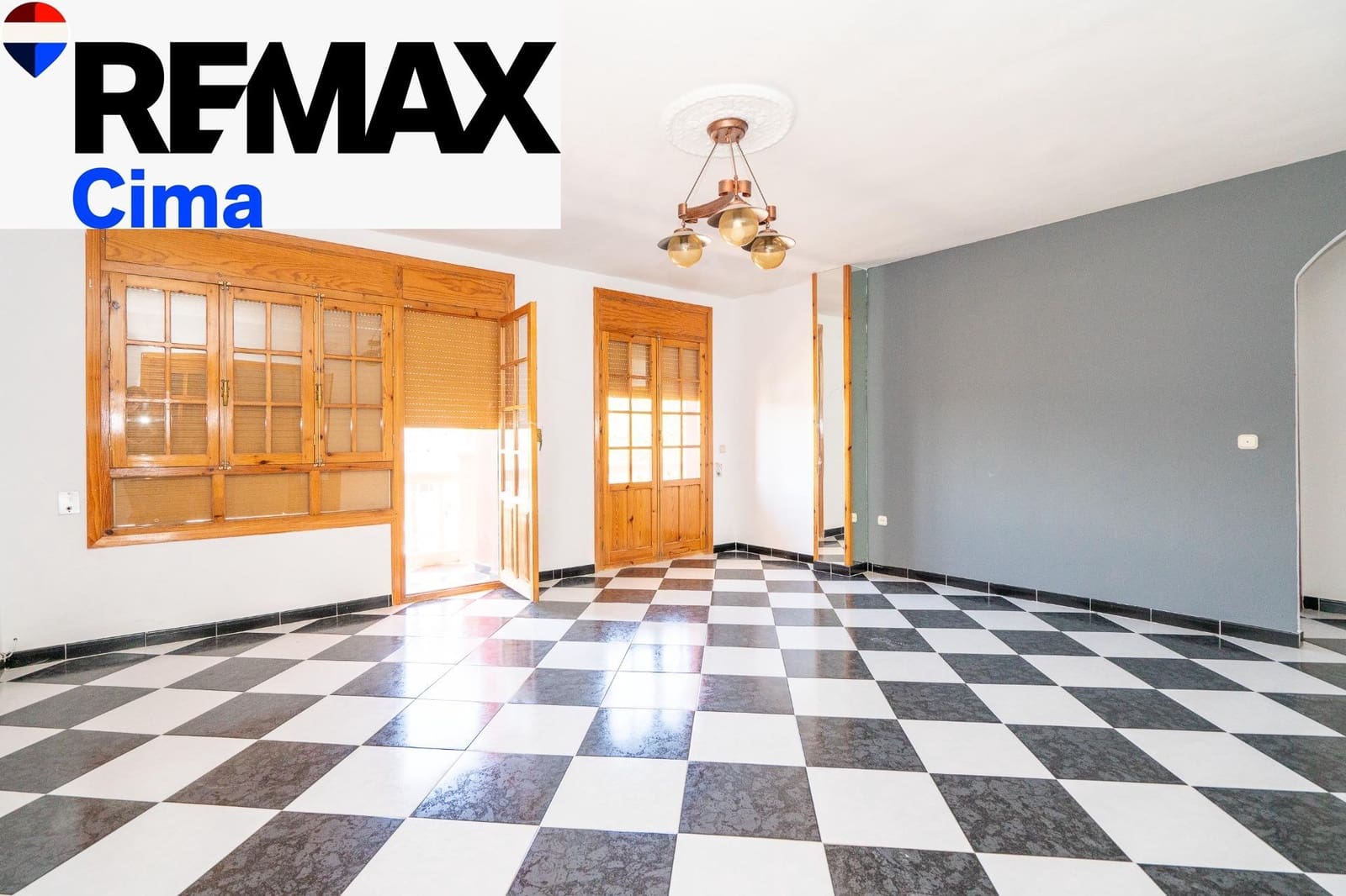 3 makuuhuone Omakotitalo myytävänä paikassa Baza mukana 
autotalli - 95 000 € (Ref: 9896523)