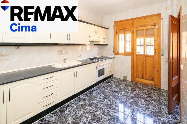 3 makuuhuone Omakotitalo myytävänä paikassa Baza mukana 
autotalli - 95 000 € (Ref: 9896523)