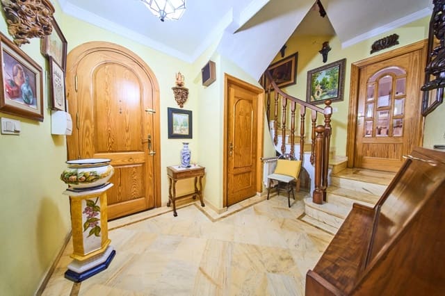 6 bedroom Villa for sale in Granada city with garage - € 1,100,000 (Ref: 9904169)