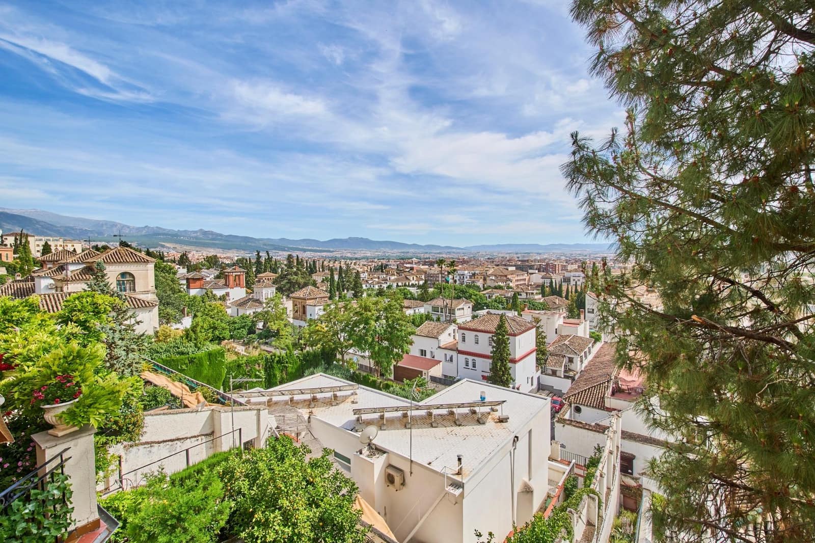 6 bedroom Villa for sale in Granada city with garage - € 1,100,000 (Ref: 9904169)