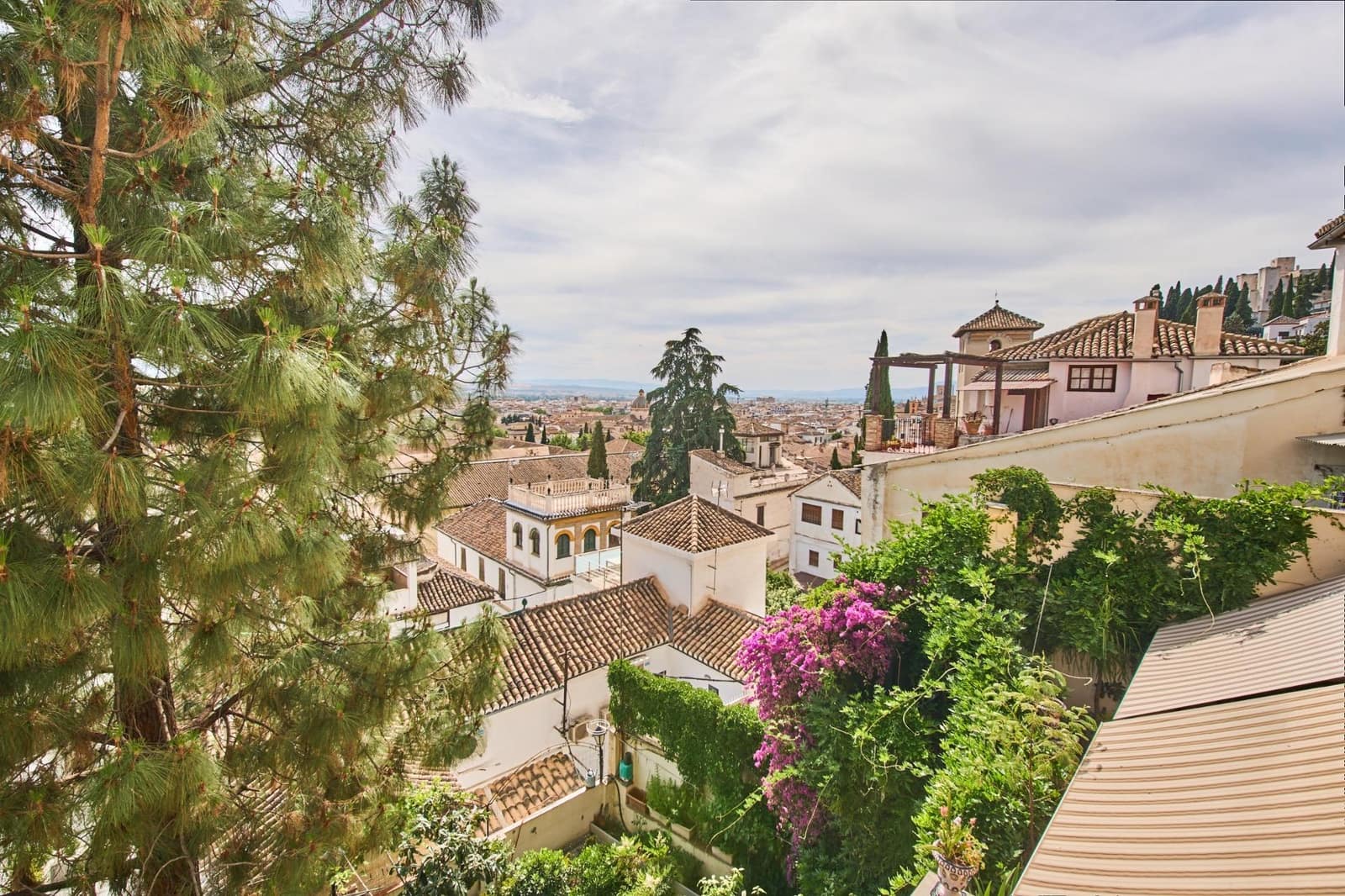 6 bedroom Villa for sale in Granada city with garage - € 1,100,000 (Ref: 9904169)