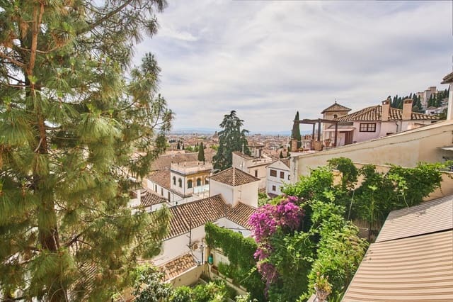 6 bedroom Villa for sale in Granada city with garage - € 1,100,000 (Ref: 9904169)
