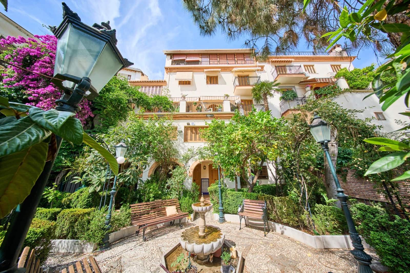 6 bedroom Villa for sale in Granada city with garage - € 1,100,000 (Ref: 9904169)