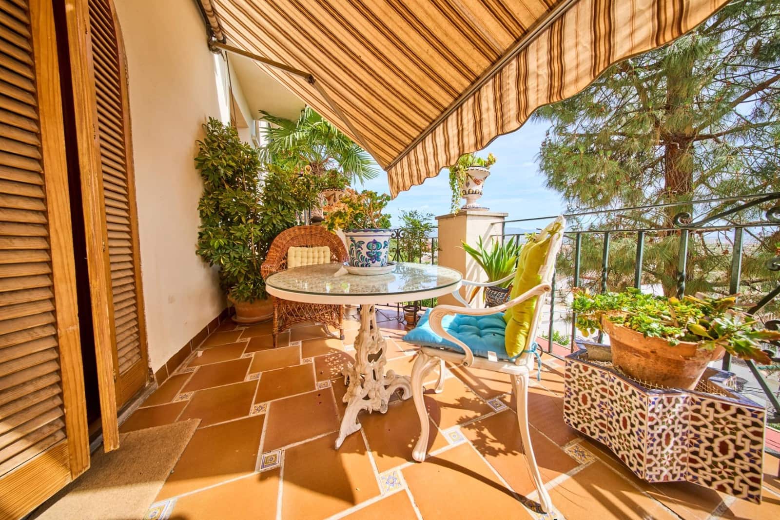 6 bedroom Villa for sale in Granada city with garage - € 1,100,000 (Ref: 9904169)