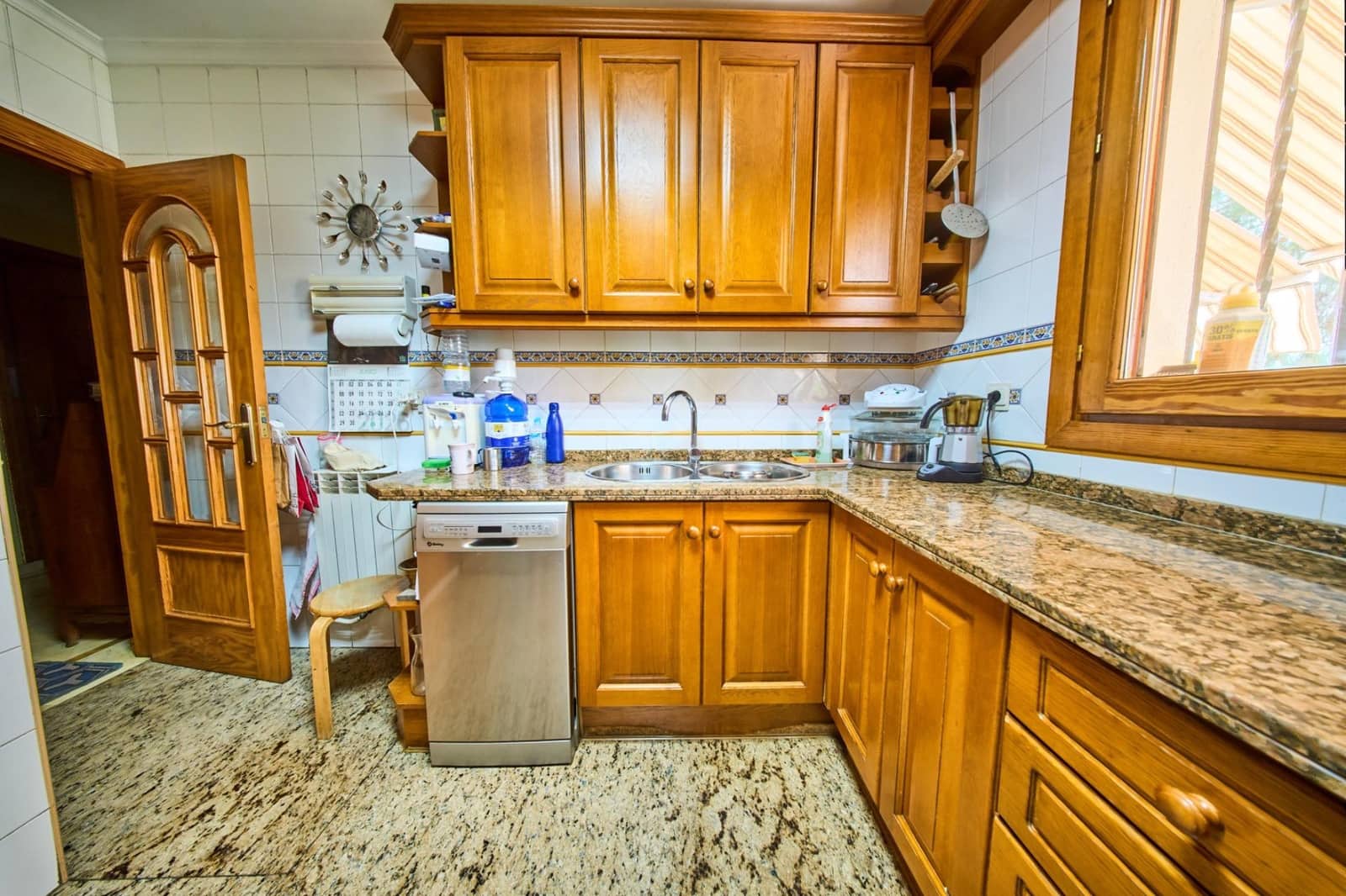 6 bedroom Villa for sale in Granada city with garage - € 1,100,000 (Ref: 9904169)
