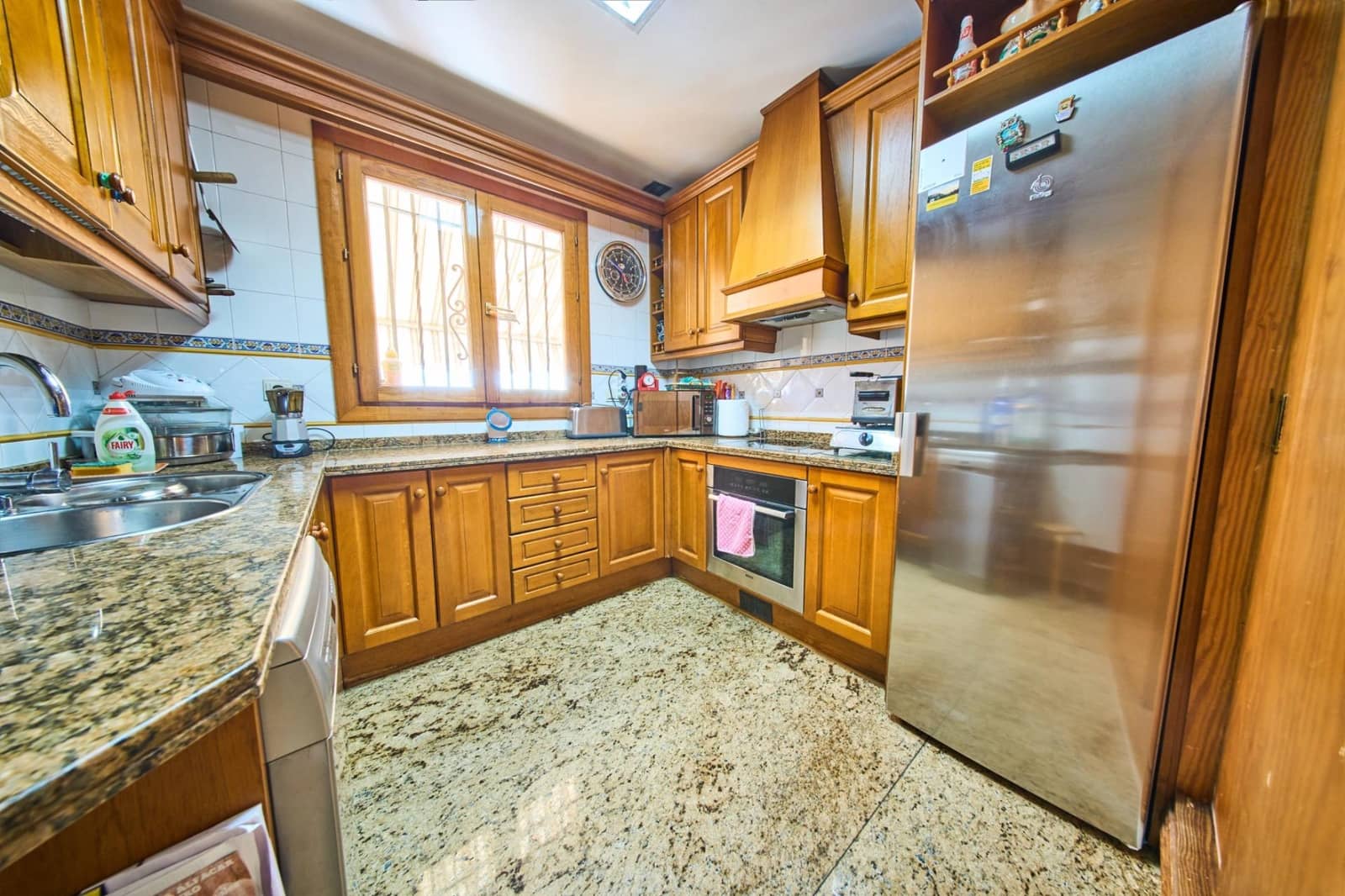 6 bedroom Villa for sale in Granada city with garage - € 1,100,000 (Ref: 9904169)