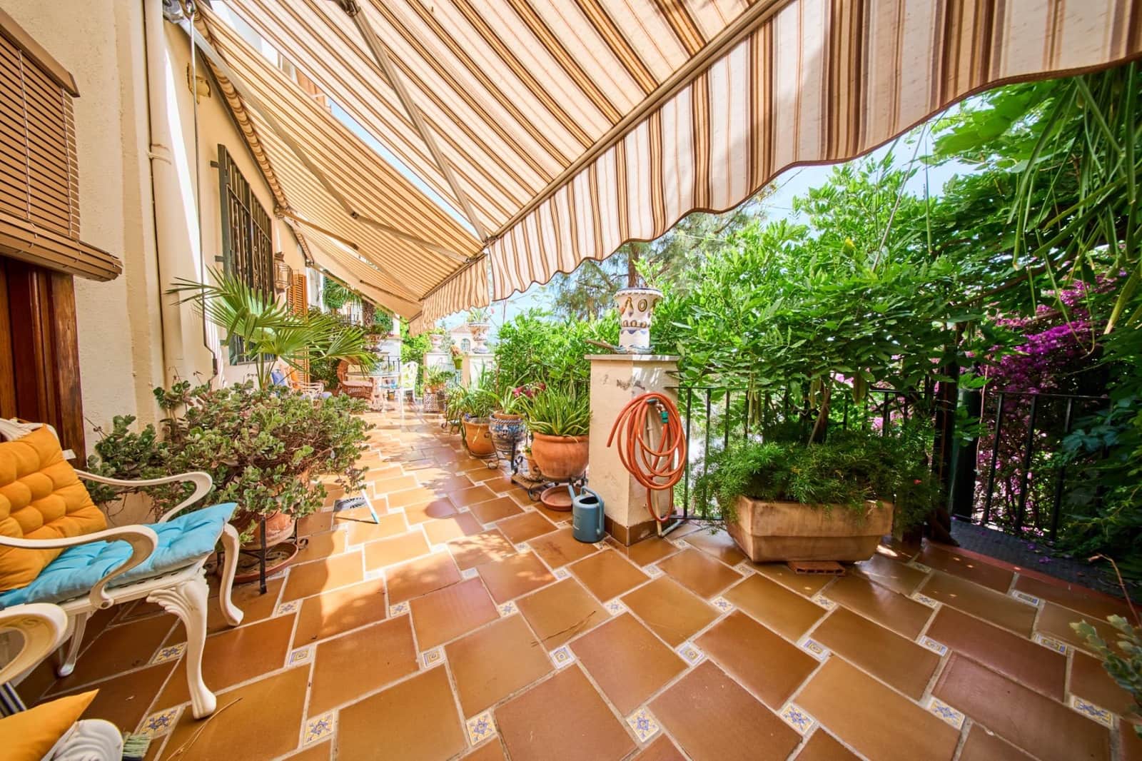 6 bedroom Villa for sale in Granada city with garage - € 1,100,000 (Ref: 9904169)