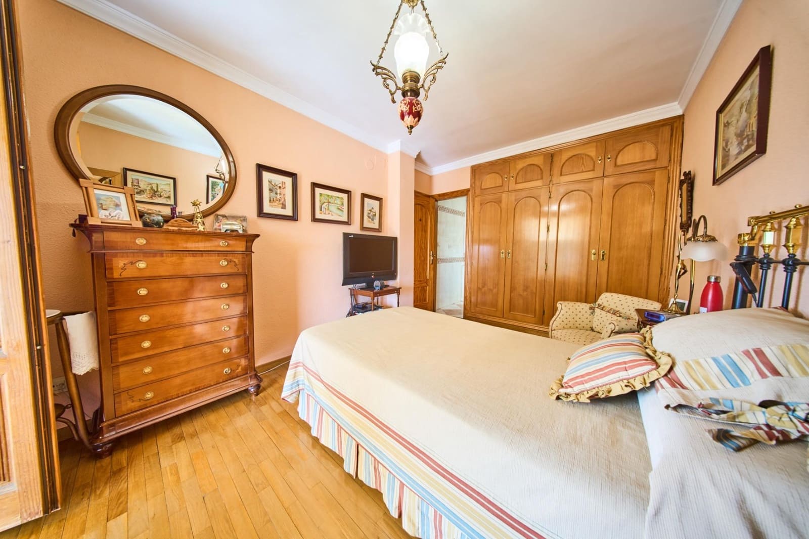 6 bedroom Villa for sale in Granada city with garage - € 1,100,000 (Ref: 9904169)