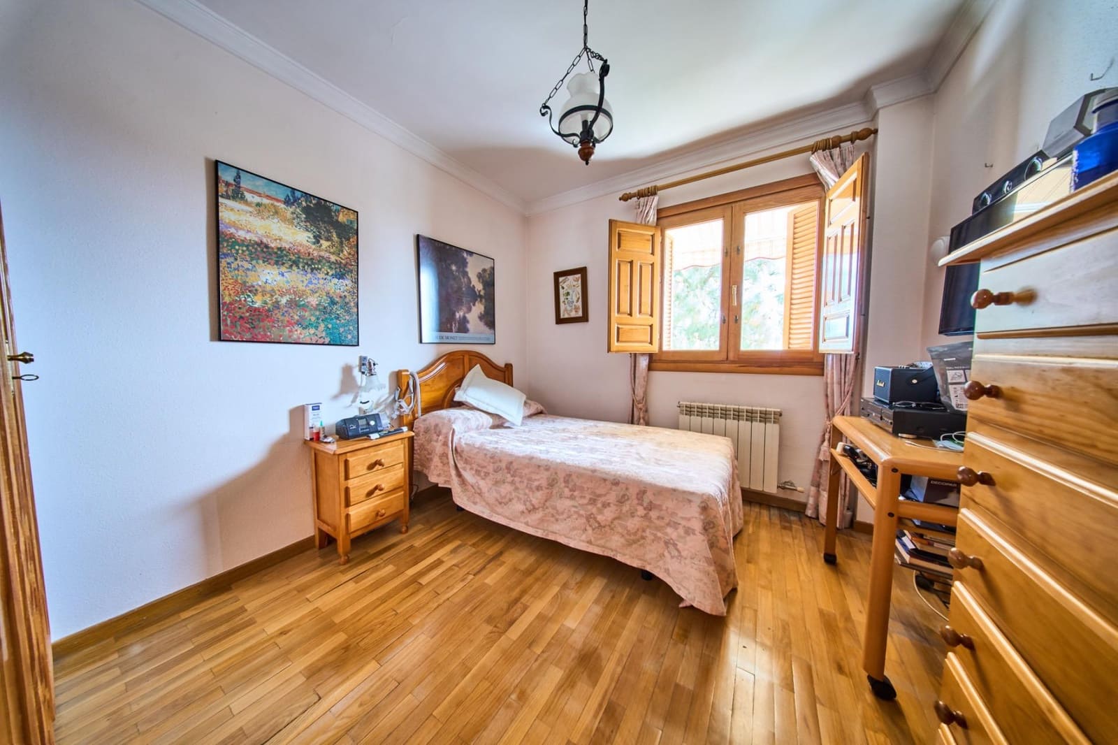 6 bedroom Villa for sale in Granada city with garage - € 1,100,000 (Ref: 9904169)