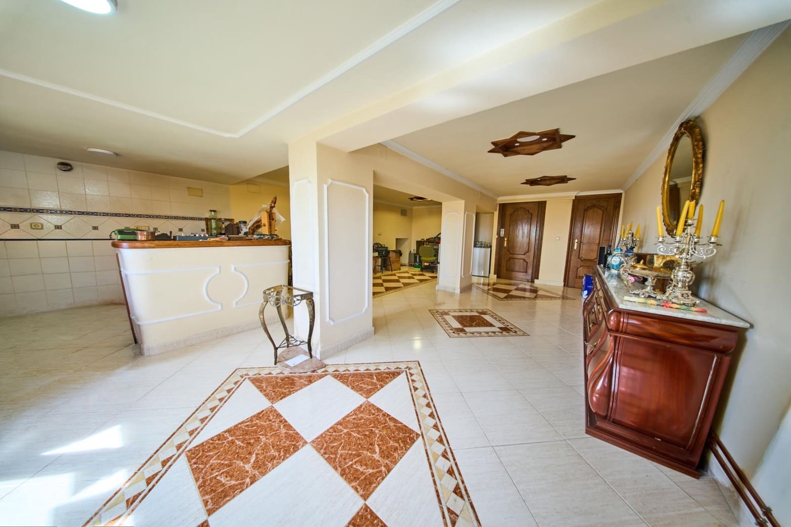 6 bedroom Villa for sale in Granada city with garage - € 1,100,000 (Ref: 9904169)