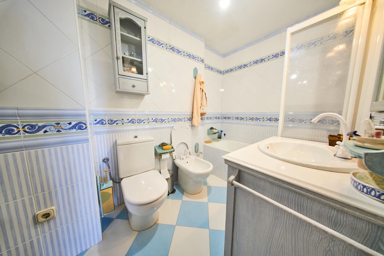 6 bedroom Villa for sale in Granada city with garage - € 1,100,000 (Ref: 9904169)
