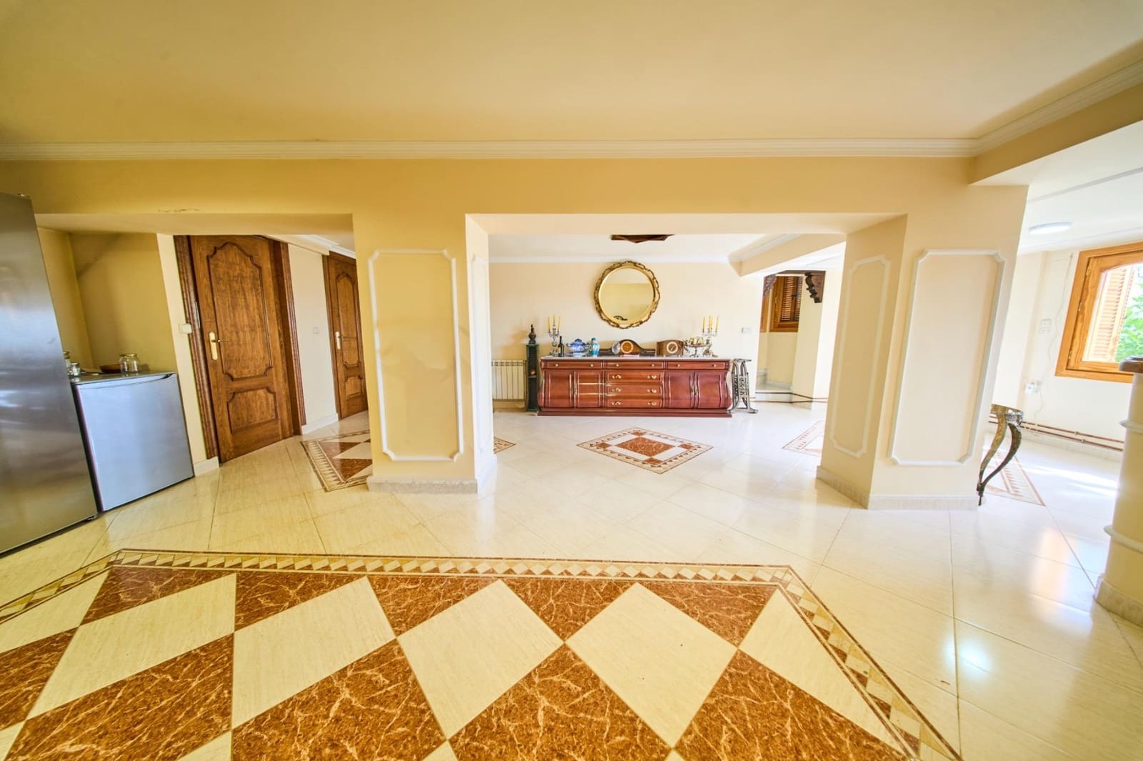 6 bedroom Villa for sale in Granada city with garage - € 1,100,000 (Ref: 9904169)